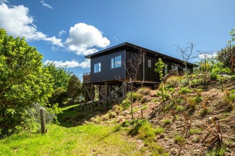 Photo of property in 30 Waimarama Street, Waikawa, Picton, 7220