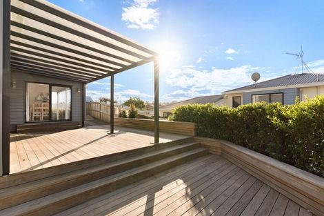 Photo of property in 11 Matisse Drive, West Harbour, Auckland, 0618