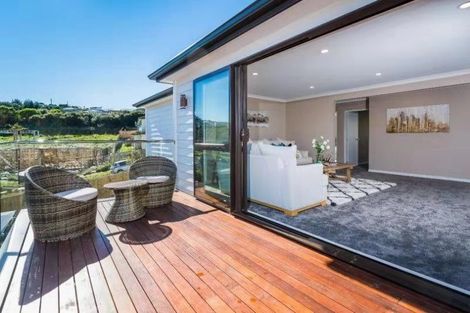 Photo of property in 5 Kahu Close, Orewa, 0931