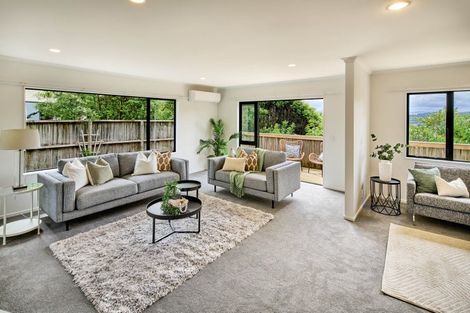 Photo of property in 5 Bishops Glen, Tawa, Wellington, 5028