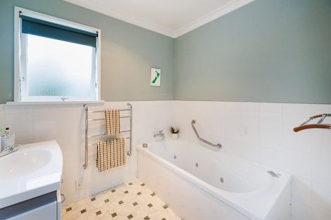 Photo of property in 15 Belgrave Place, Awapuni, Palmerston North, 4412