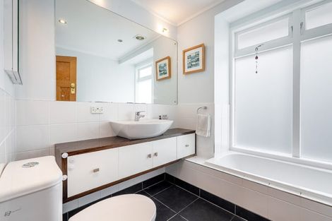 Photo of property in 12 Glade Place, Birkenhead, Auckland, 0626