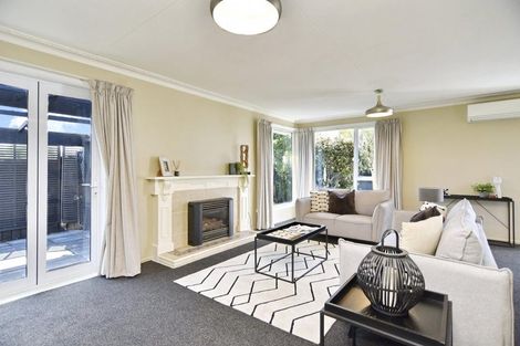 Photo of property in 5 Hannah Place, Redwood, Christchurch, 8051