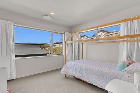 Photo of property in 36 Tongariro Drive, Aotea, Porirua, 5024