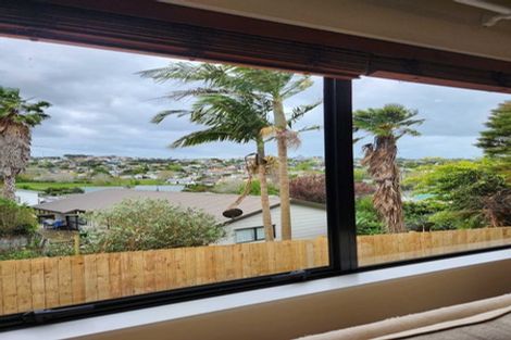 Photo of property in 11/76 Target Road, Totara Vale, Auckland, 0629