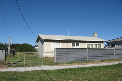 Photo of property in 8 Himatangi Street, Himatangi Beach, Foxton, 4891