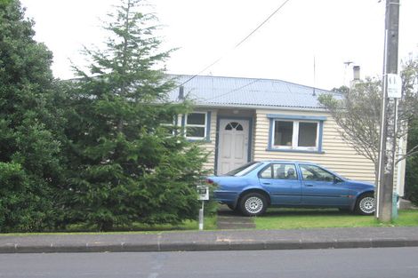 Photo of property in 2/39 Kaipatiki Road, Glenfield, Auckland, 0629