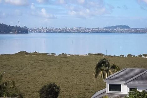 Photo of property in 10 Oakpark Place, West Harbour, Auckland, 0618