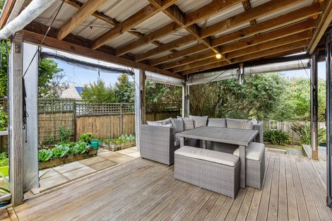 Photo of property in 28 Donald Street, Stanmore Bay, Whangaparaoa, 0932