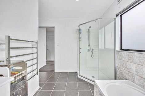 Photo of property in 364a Glenfield Road, Glenfield, Auckland, 0629