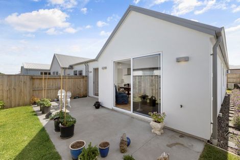 Photo of property in 2 Chain Place, Papamoa, 3118