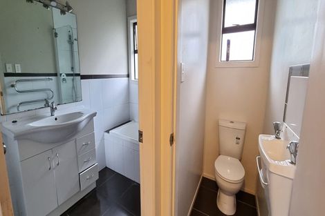 Photo of property in 2 Graham Collins Drive, Windsor Park, Auckland, 0632