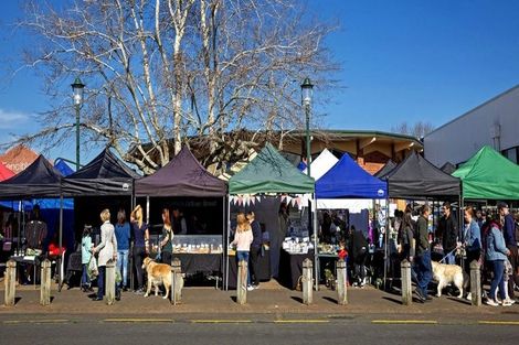 Photo of property in 2/24 Selwyn Road, Cockle Bay, Auckland, 2014