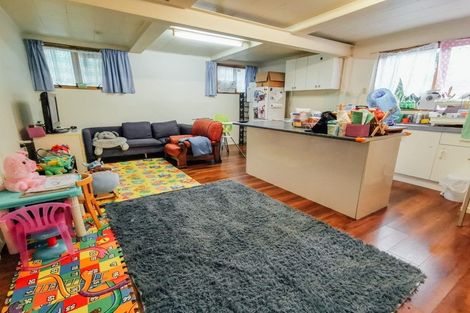 Photo of property in 42 Compton Street, Hillcrest, Auckland, 0627