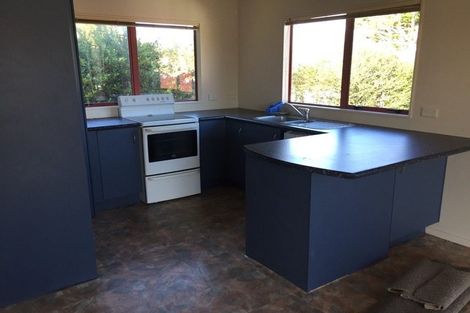 Photo of property in 28 Chilcott Road, Henderson, Auckland, 0612