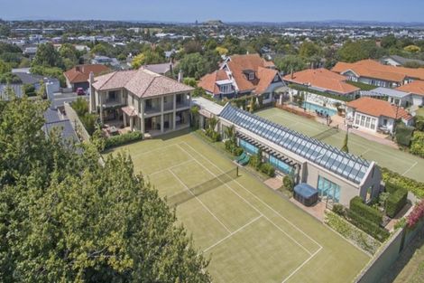 Photo of property in 11 Maungakiekie Avenue, Greenlane, Auckland, 1051