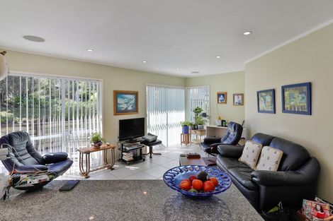 Photo of property in 2/2-22a Balmain Road, Chatswood, Auckland, 0626