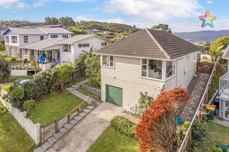 Photo of property in 102 Dowse Drive, Maungaraki, Lower Hutt, 5010