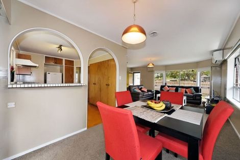 Photo of property in 67 Manhattan Heights, Glendene, Auckland, 0602