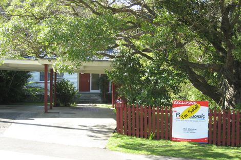 Photo of property in 112 Parkvale Road, Karori, Wellington, 6012