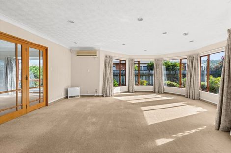 Photo of property in 16 Knightsbridge Place, Taradale, Napier, 4112