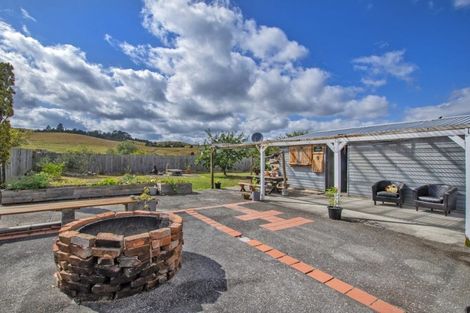 Photo of property in 56 Valley Road, Hikurangi, 0114