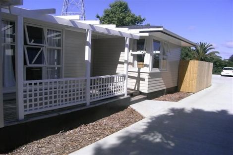 Photo of property in 42 Cobham Crescent, Kelston, Auckland, 0602