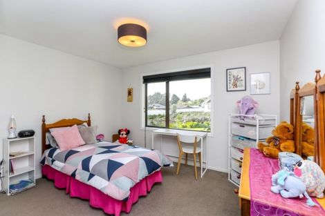 Photo of property in 14 Te Arakete Place, Hurworth, New Plymouth, 4310
