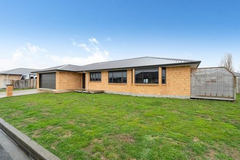 Photo of property in 1 Molesworth Street, Carterton, 5713