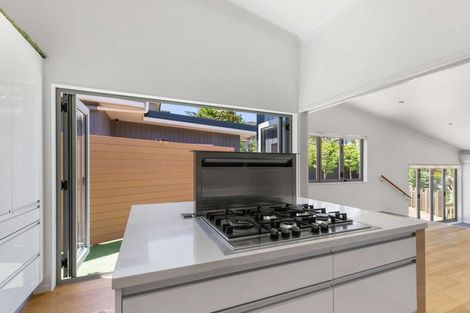 Photo of property in 70 Rising Parade, Fairview Heights, Auckland, 0632