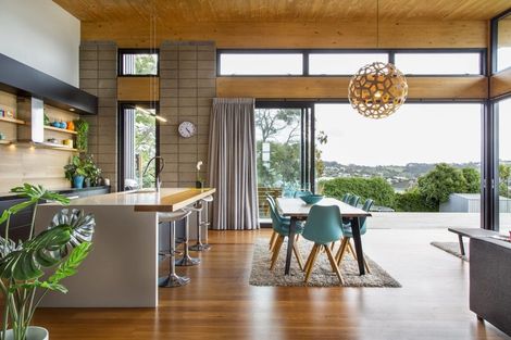 Photo of property in 16 Melandra Road, Stanmore Bay, Whangaparaoa, 0932