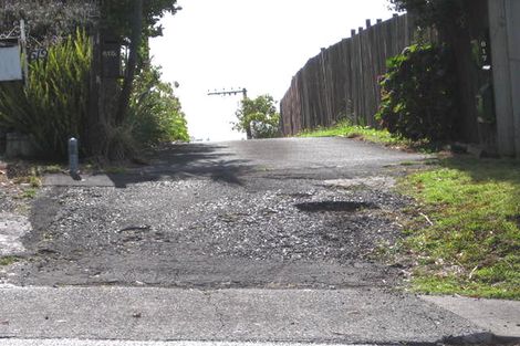 Photo of property in 2/617 Glenfield Road, Totara Vale, Auckland, 0629