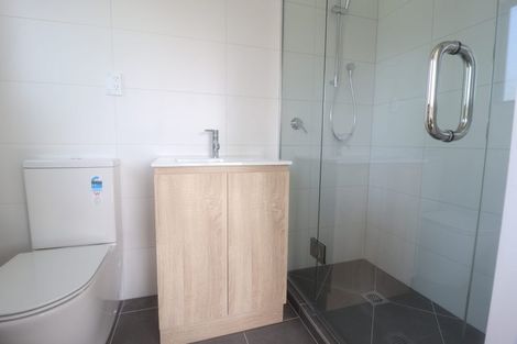 Photo of property in 1 Ngatoa Place, Glenfield, Auckland, 0629