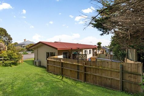 Photo of property in 104a Collingwood Road, Waiuku, 2123