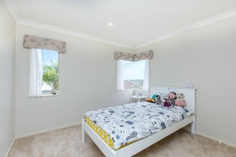 Photo of property in 10 Bejoy Rise, East Tamaki Heights, Auckland, 2016