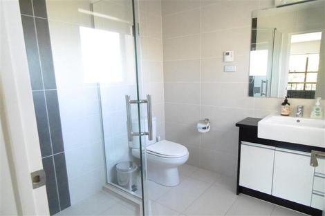 Photo of property in 11 Baker Street, Fairview Heights, Auckland, 0632