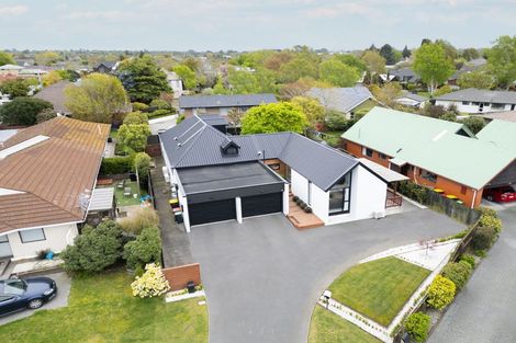 Photo of property in 9 Ringwood Place, Avonhead, Christchurch, 8042