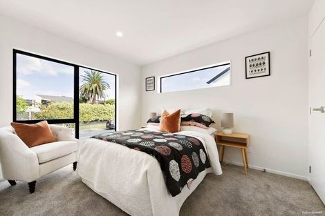 Photo of property in 17e Granville Drive, Massey, Auckland, 0614