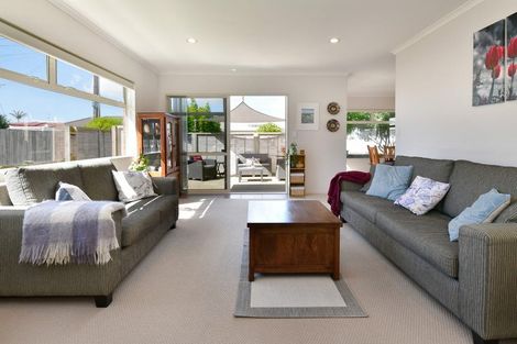 Photo of property in 25 Pine Road, Orewa, 0931