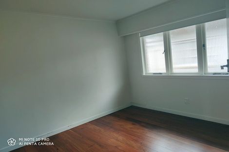 Photo of property in 31 Onewa Road, Northcote, Auckland, 0627