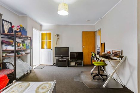 Photo of property in 2/79 Archers Road, Hillcrest, Auckland, 0629