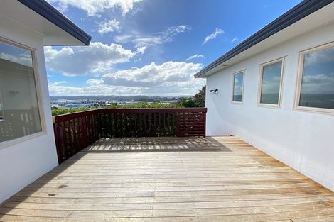 Photo of property in 8 Canary Place, Unsworth Heights, Auckland, 0632