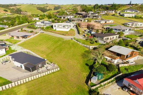 Photo of property in 13 Nancy Wake Place, Cable Bay, 0420