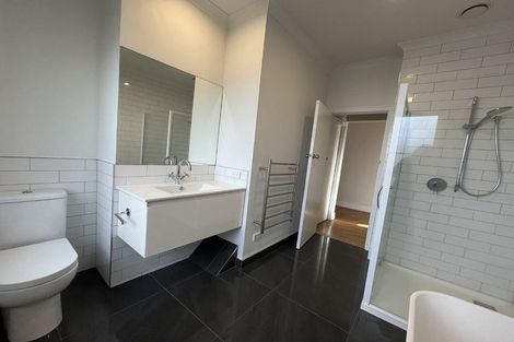 Photo of property in 54 Waiwaka Terrace, Strandon, New Plymouth, 4312