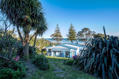 Photo of property in 12 Makorori Beach Road, Makorori, Gisborne, 4073