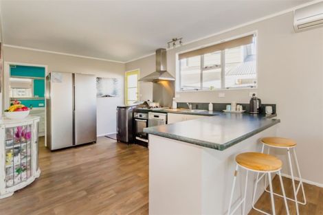 Photo of property in 15 Bahama Crescent, Paraparaumu Beach, Paraparaumu, 5032