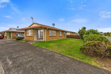 Photo of property in 17 Edgewater Parade, Waiuku, 2123