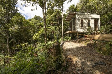 Photo of property in 408a Scenic Drive, Waiatarua, Auckland, 0612