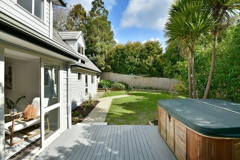 Photo of property in 7 Amberly Rise, Helensville, 0800
