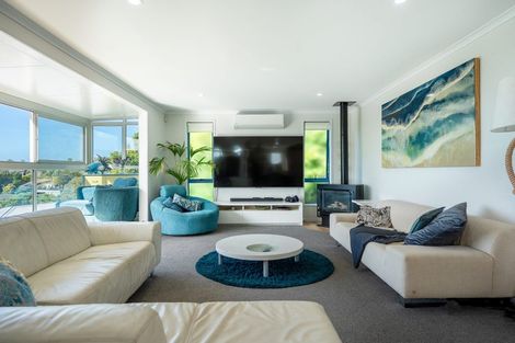 Photo of property in 1015b Beach Road, Torbay, Auckland, 0630